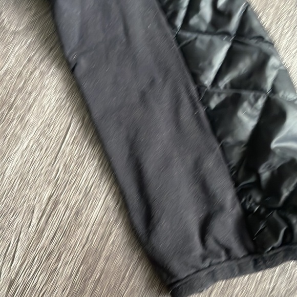 Lululemon Black and Grey Reversible light Puffer Quilted Activewear Jacket - Picture 14 of 14